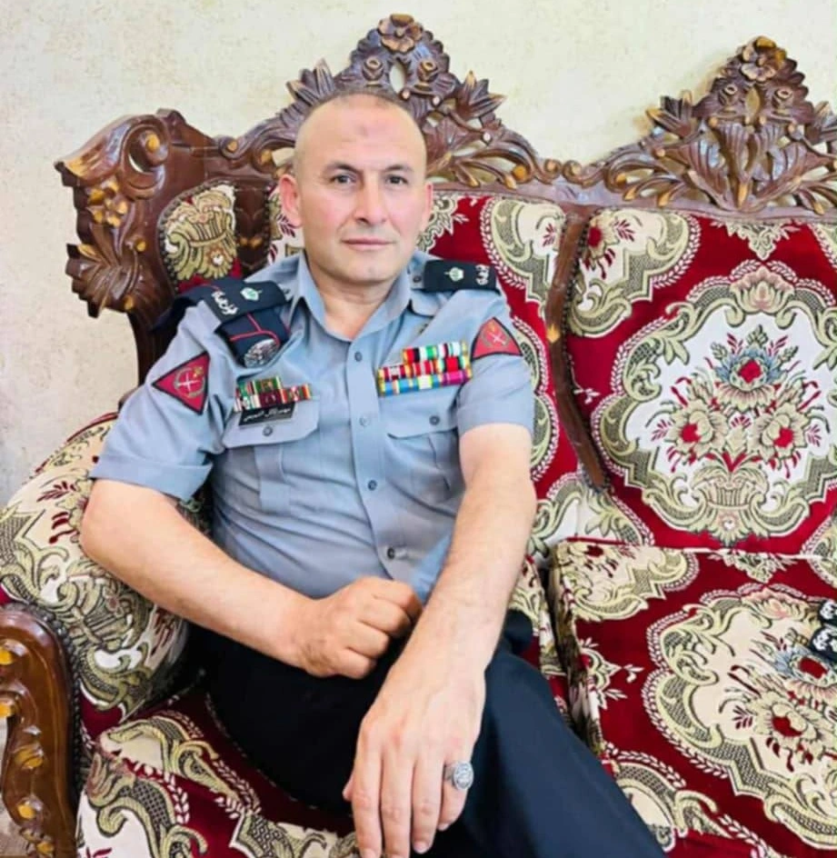 عشيرة التميمي تهنئ ابنها مهند نائل التميمي بترفيعه إلى رتبة رائد